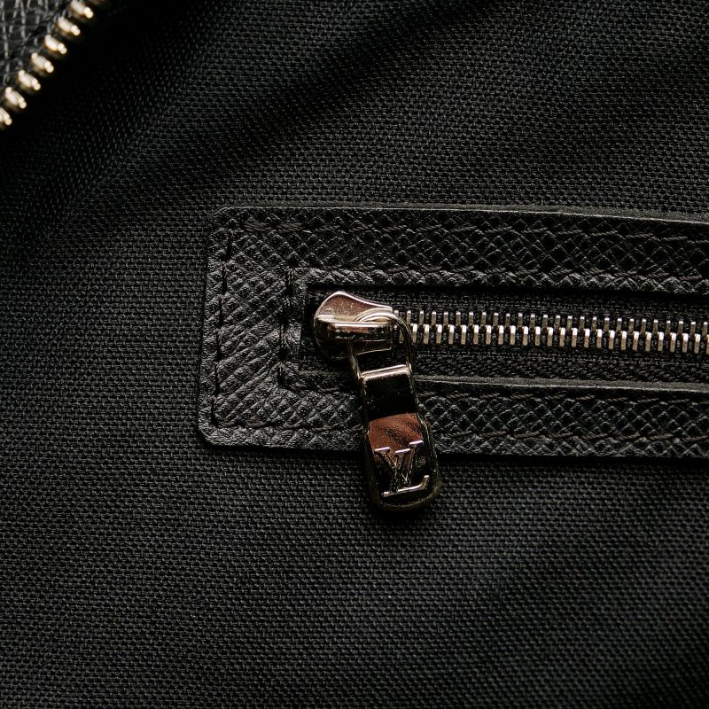 Louis Vuitton Taiga Igor Briefcase (SHG-35204) - Image 8