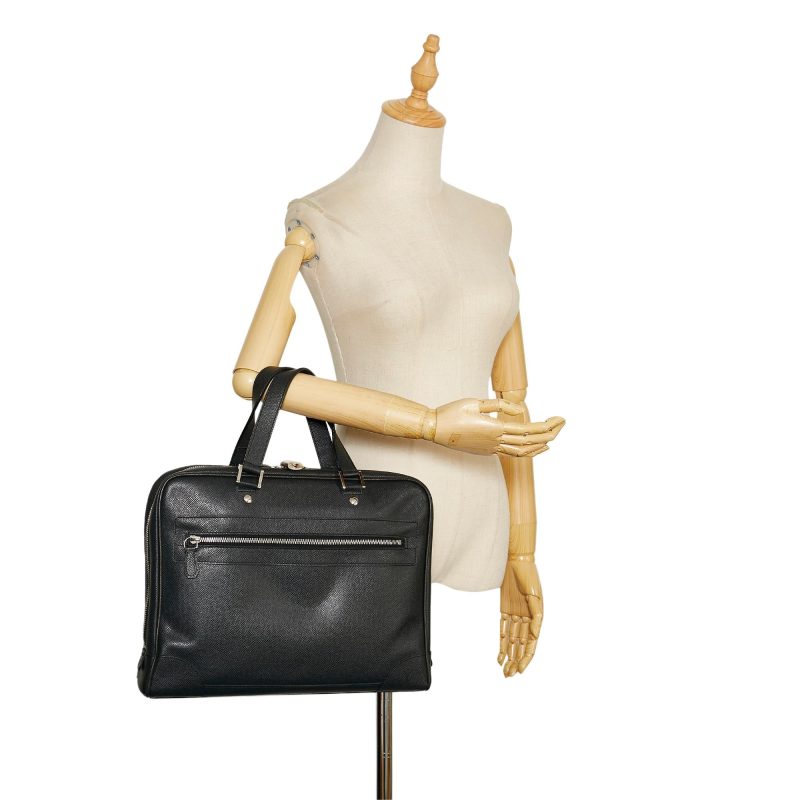Louis Vuitton Taiga Igor Briefcase (SHG-35204) - Image 4
