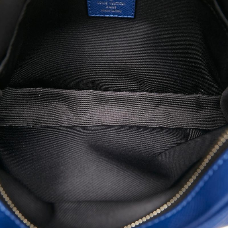 Louis Vuitton Taiga Outdoor Messenger PM (SHG-vJX5mm) - Image 5