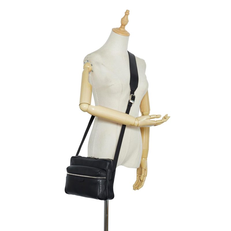 Louis Vuitton Taiga Outdoor Messenger (SHG-6BNpFk) - Image 4