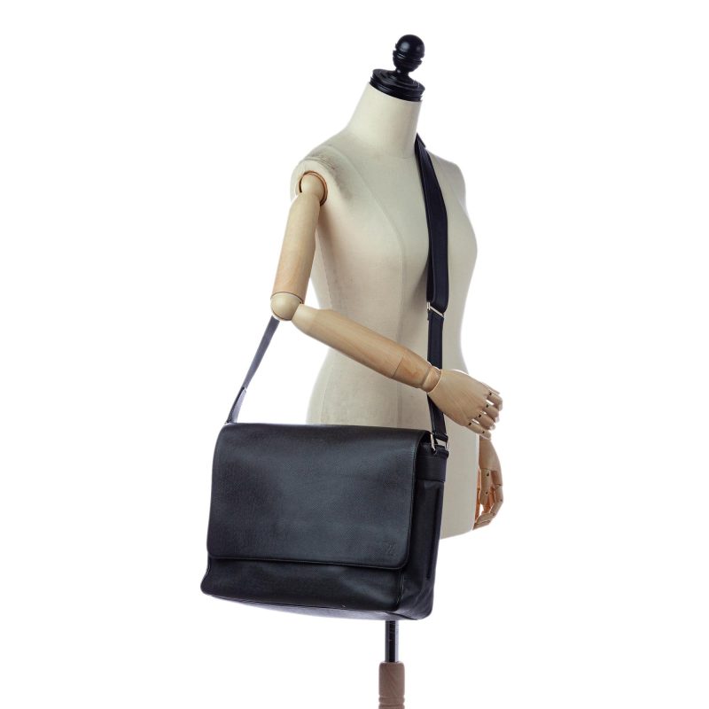 Louis Vuitton Taiga Roman MM (SHG-37437) - Image 5