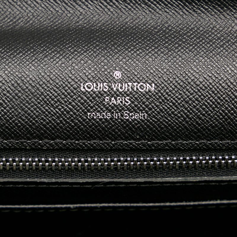 Louis Vuitton Taiga Selenga (SHG-32527) - Image 6