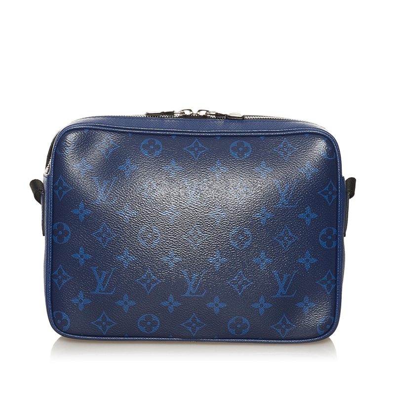 Louis Vuitton Taigarama Outdoor Messenger (SHG-37277) - Image 2