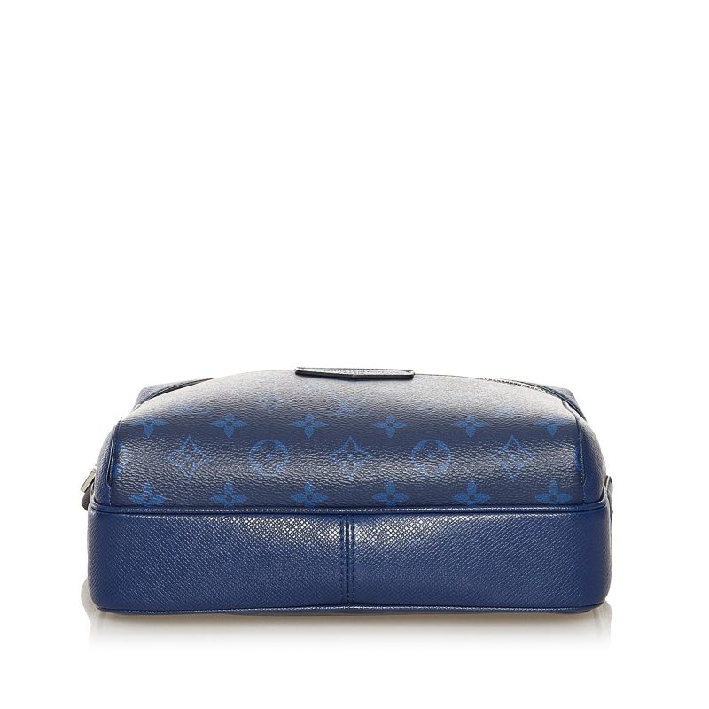 Louis Vuitton Taigarama Outdoor Messenger (SHG-37277) - Image 3
