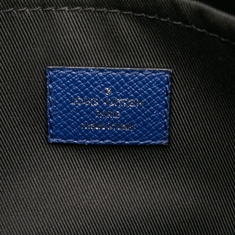 Louis Vuitton Taigarama Outdoor Messenger (SHG-37277) - Image 6