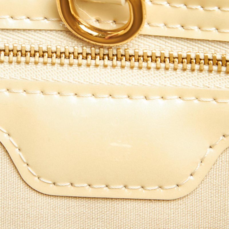 Louis Vuitton Vernis Wilshire PM (SHG-36764) - Image 7