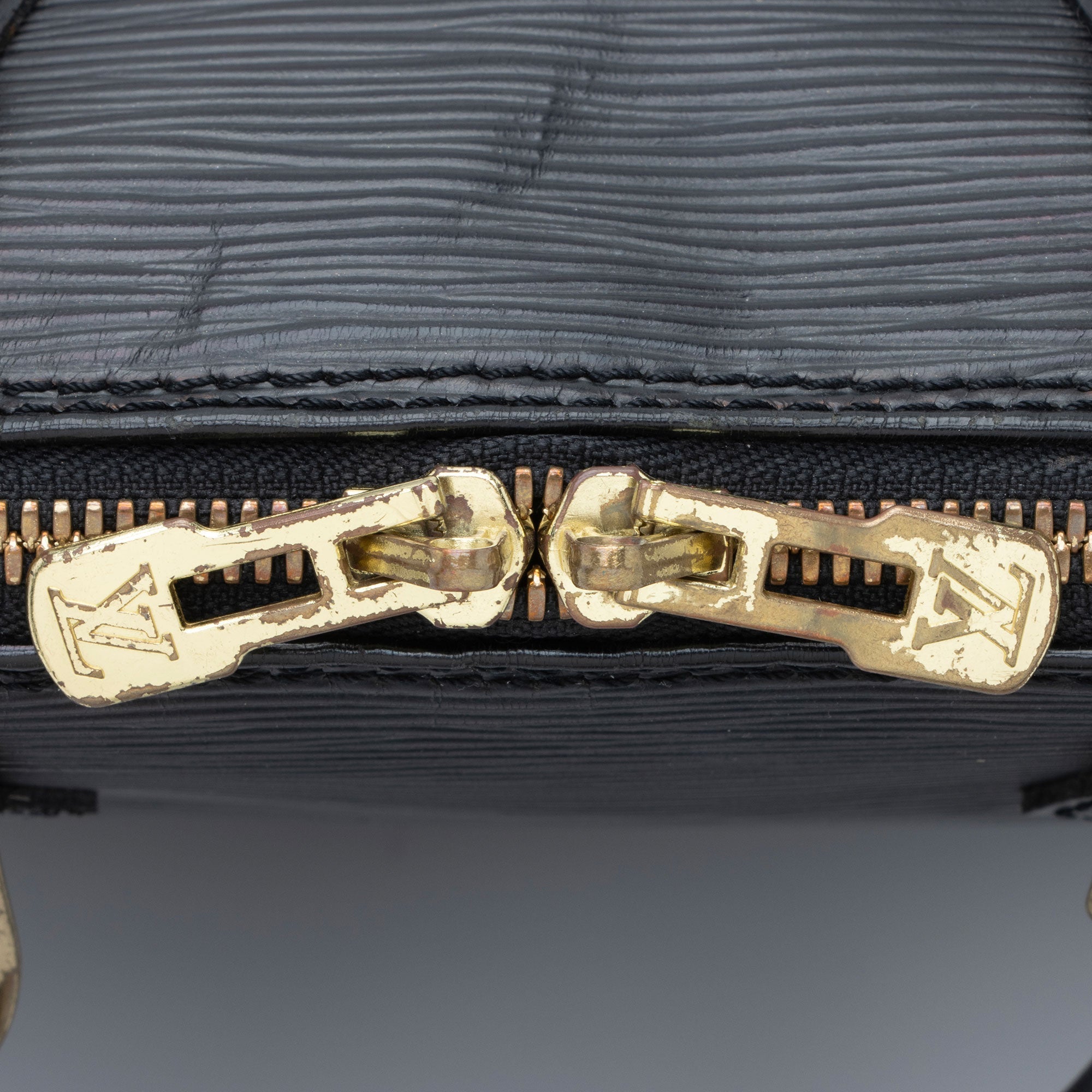 Louis Vuitton Vintage Epi Leather Alma PM Satchel (SHF-d8E4zg) - Image 9