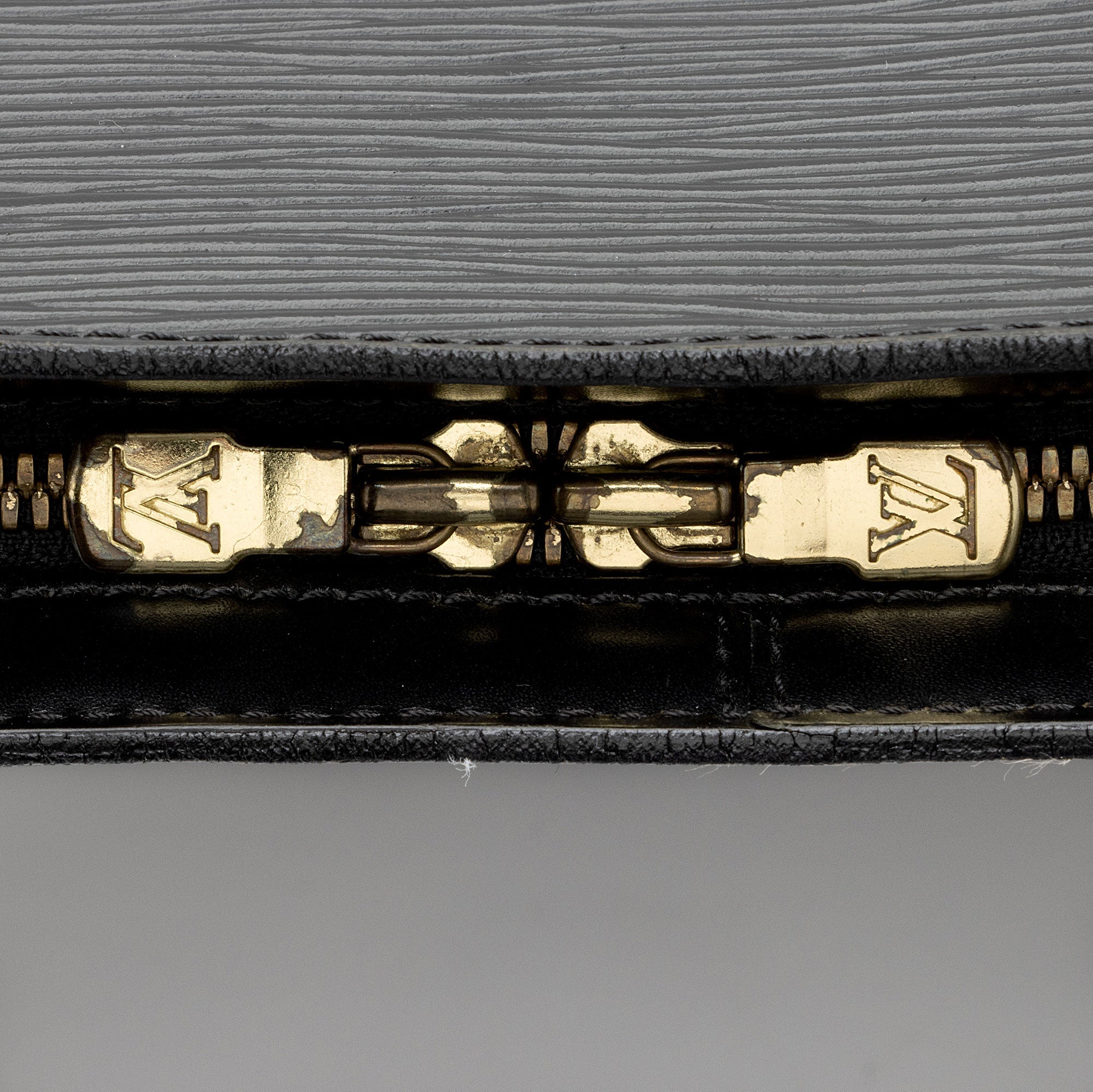 Louis Vuitton Vintage Epi Leather Lussac Tote (SHF-pD6rOx) - Image 9
