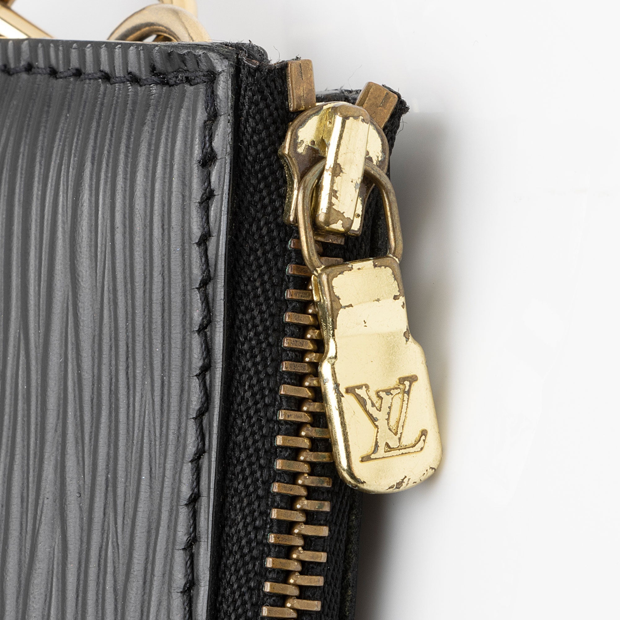 Louis Vuitton Vintage Epi Leather Pochette Accessoires - Image 9