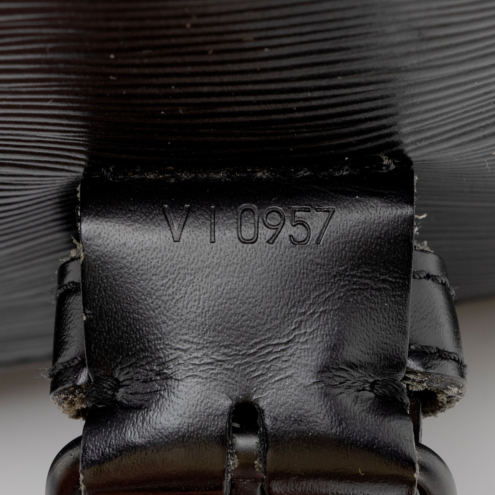 Louis Vuitton Vintage Epi Leather Sac A Dos Sling Bag (SHF-MpRcNh) - Image 5
