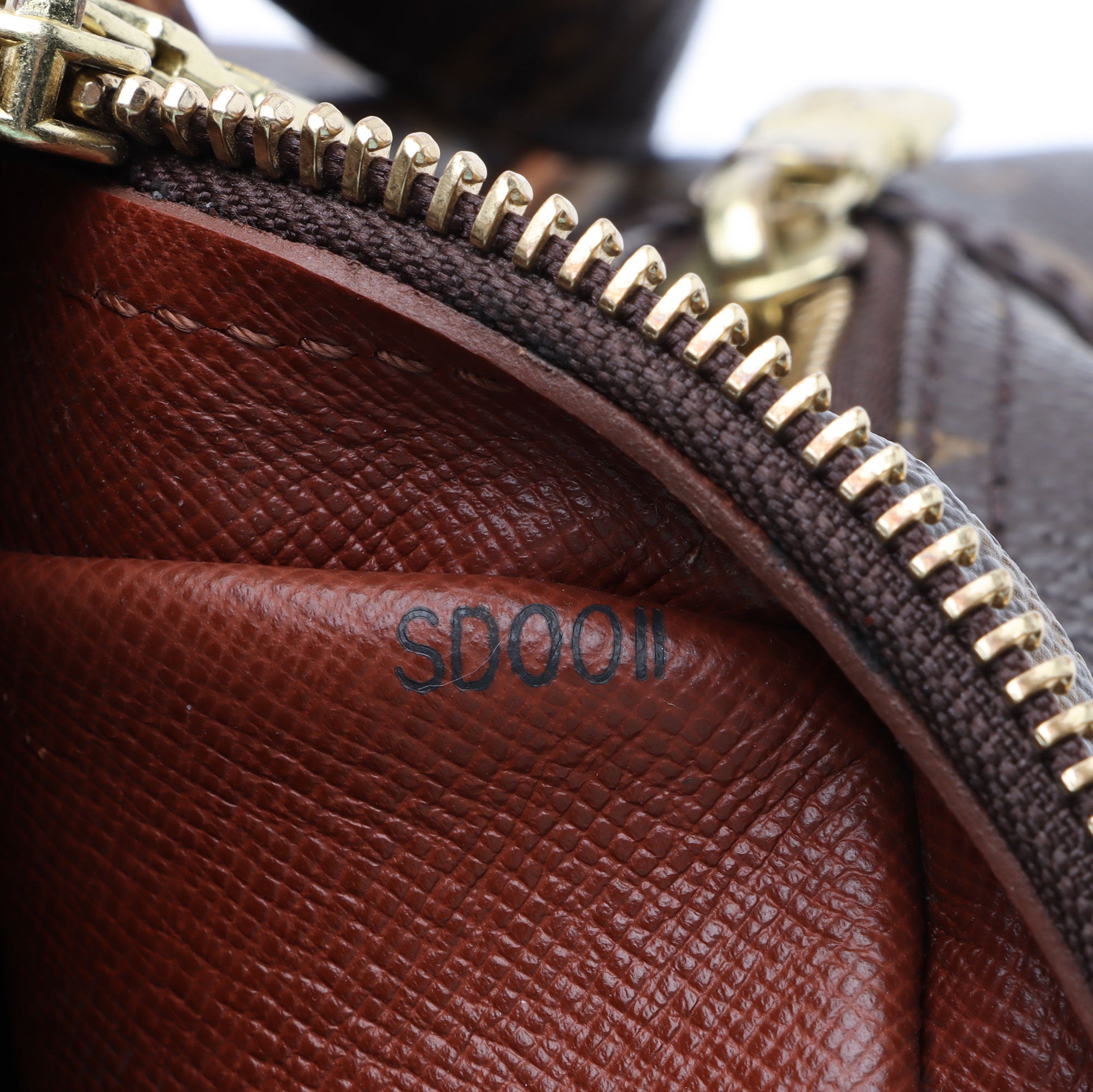Louis Vuitton Vintage Monogram Canvas Amazone Shoulder Bag (SHF-ezCVUD) - Image 5