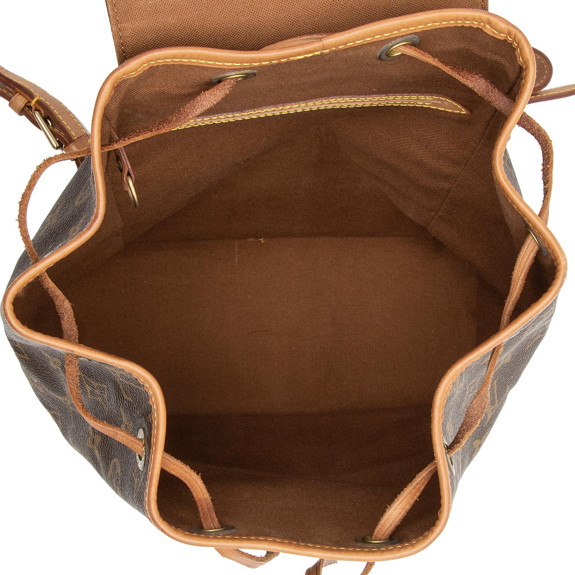 Louis Vuitton Vintage Monogram Canvas Montsouris MM Backpack (SHF-sThgs4) - Image 6