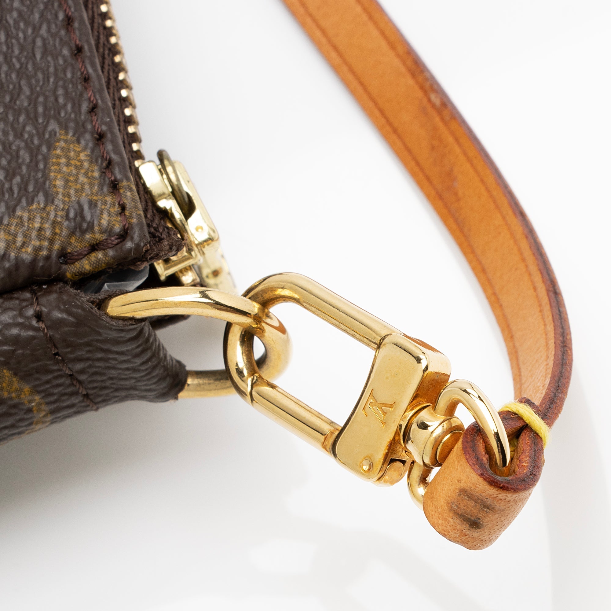 Louis Vuitton Vintage Monogram Canvas Pochette Accessoires (SHF-K4un5E) - Image 9