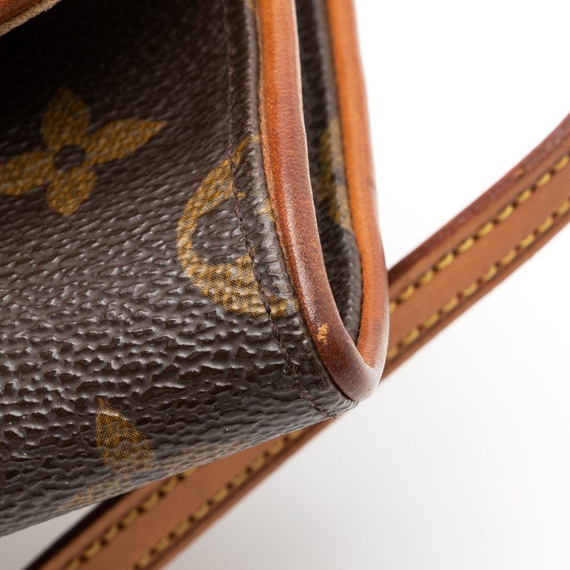 Louis Vuitton Vintage Monogram Canvas Pochette Twin GM Shoulder Bag (SHF-23937) - Image 9