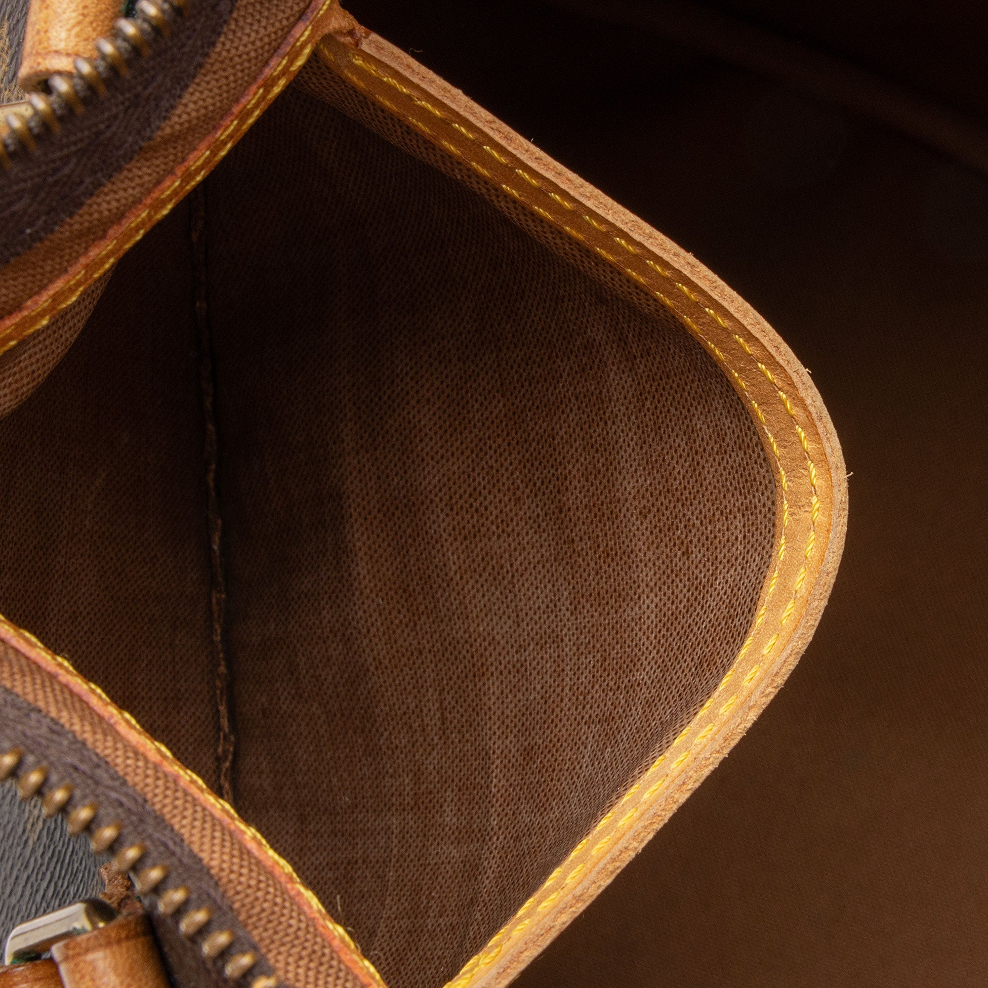 Louis Vuitton Vintage Monogram Canvas Speedy 40 Satchel (SHF-ztojms) - Image 9