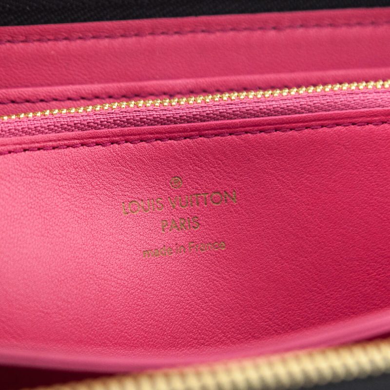 LOUIS VUITTON Black Taurillon Leather Christopher Messenger Bag - Image 7