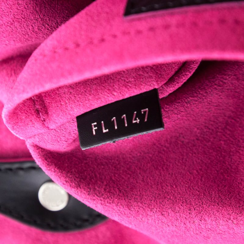 Louis Vuitton Black & Pink Rabbit Logo Scarf - Image 7