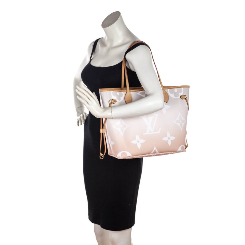 Louis Vuitton BubblegramLeather Shoulder Bag () - Image 12