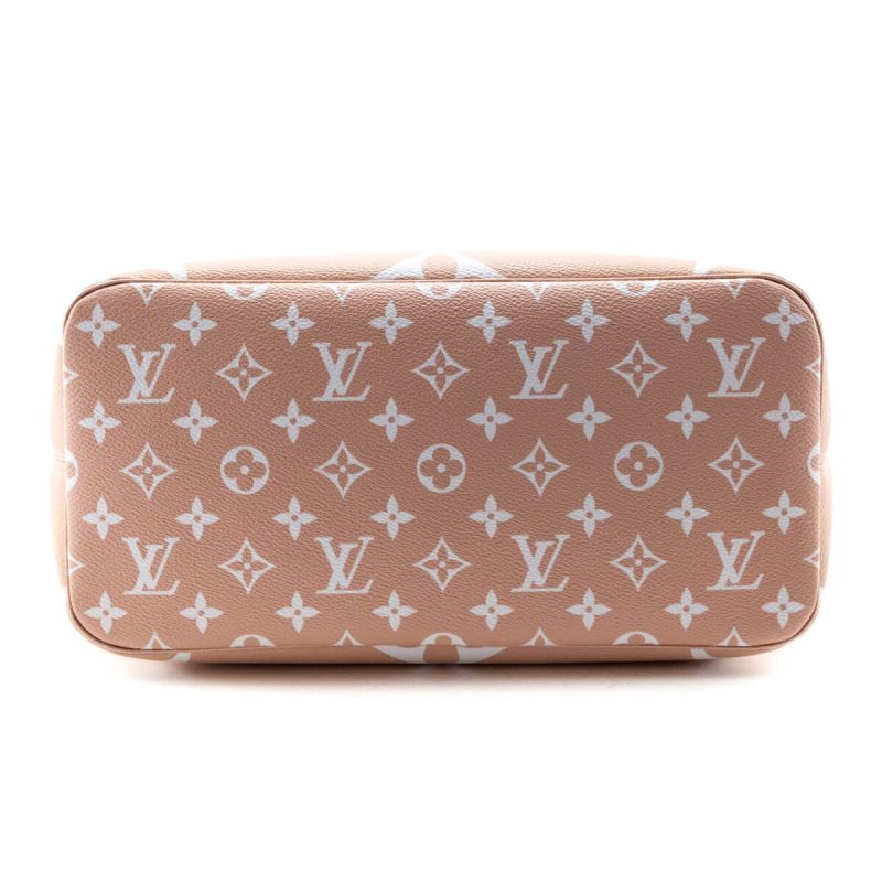 Louis Vuitton BubblegramLeather Shoulder Bag () - Image 5