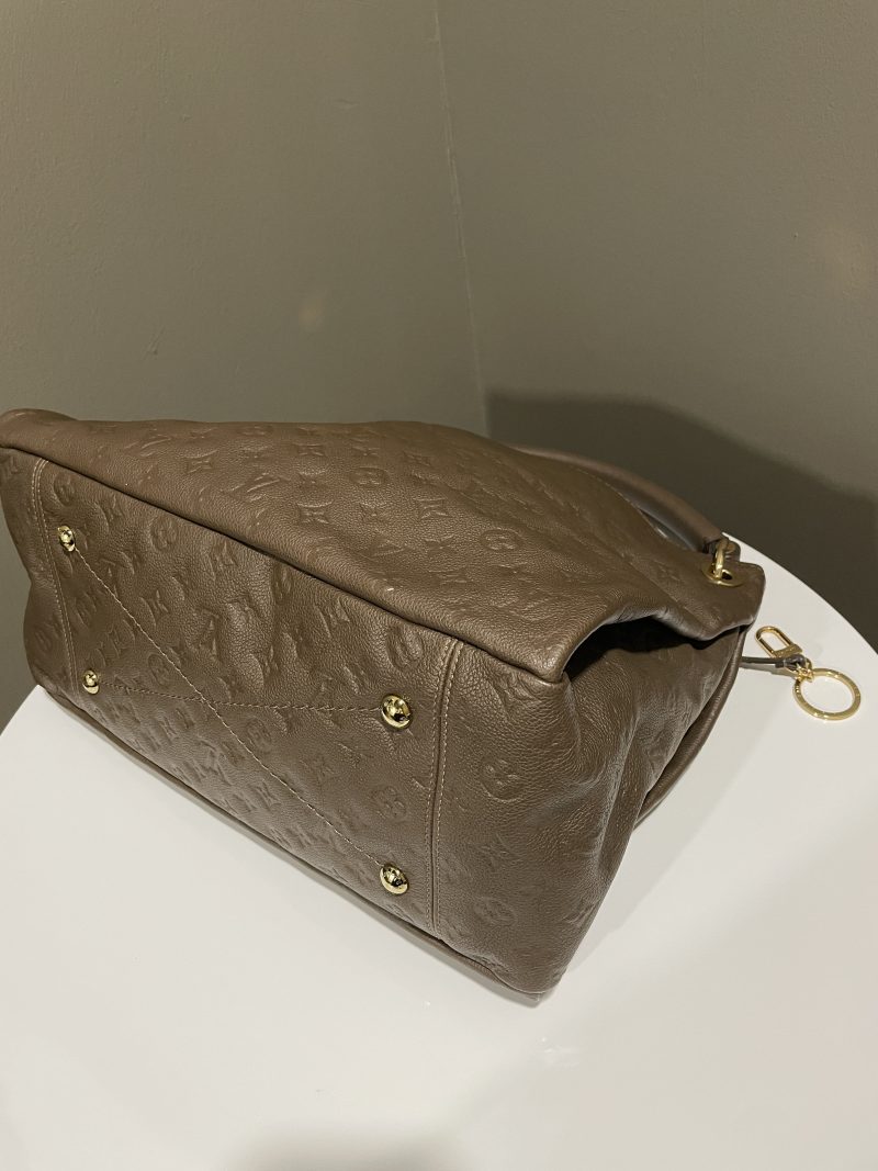 Louis Vuitton ArtsyLeather Shoulder Bag () - Image 10