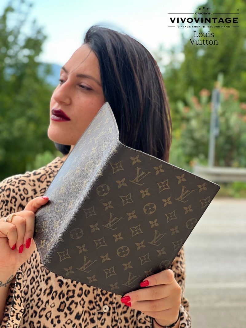 CREAM CROSSBODY LUXURY DESIGNER by LOUIS VUITTON Size:SMALL - Image 2