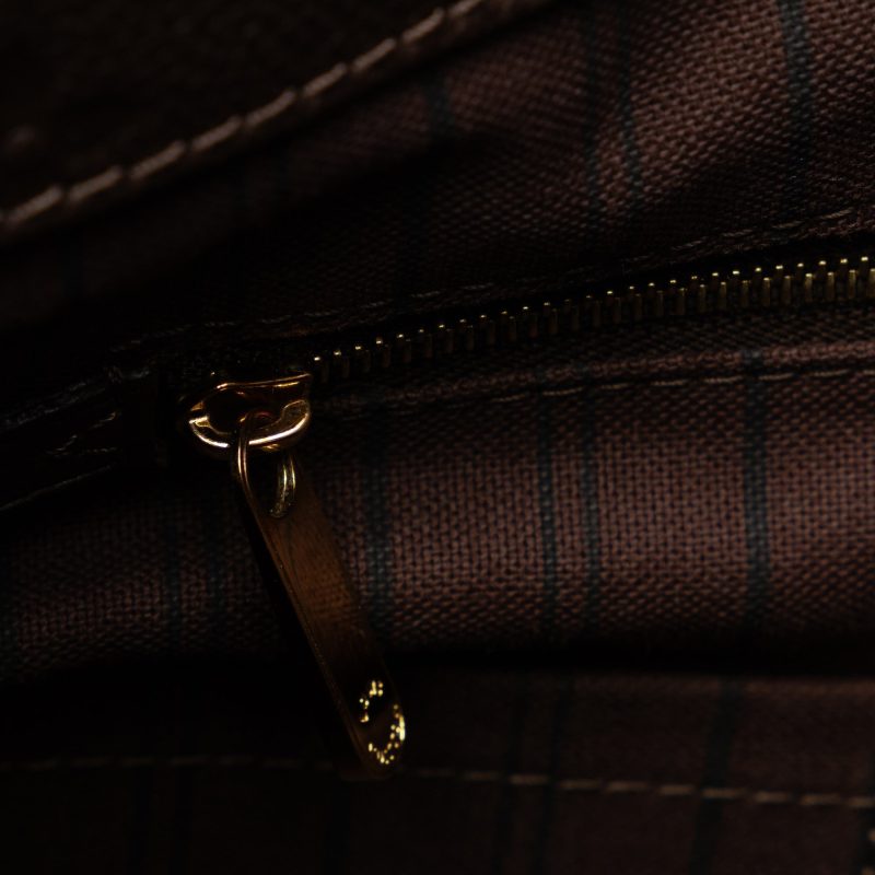 Brown Louis Vuitton Monogram Deauville Handbag - Image 8