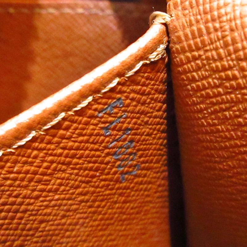 Louis Vuitton CiteCanvas Shoulder Bag () - Image 6