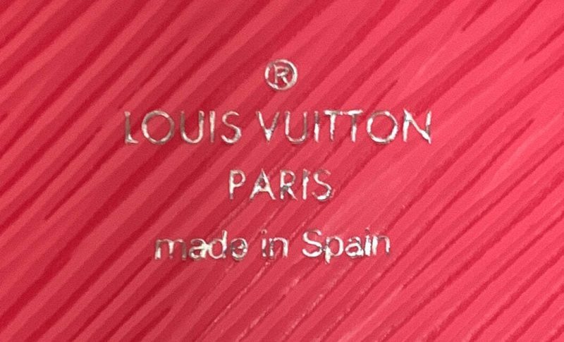 LOUIS VUITTON Buci Crossbody Bag Epi Quarz - Image 8