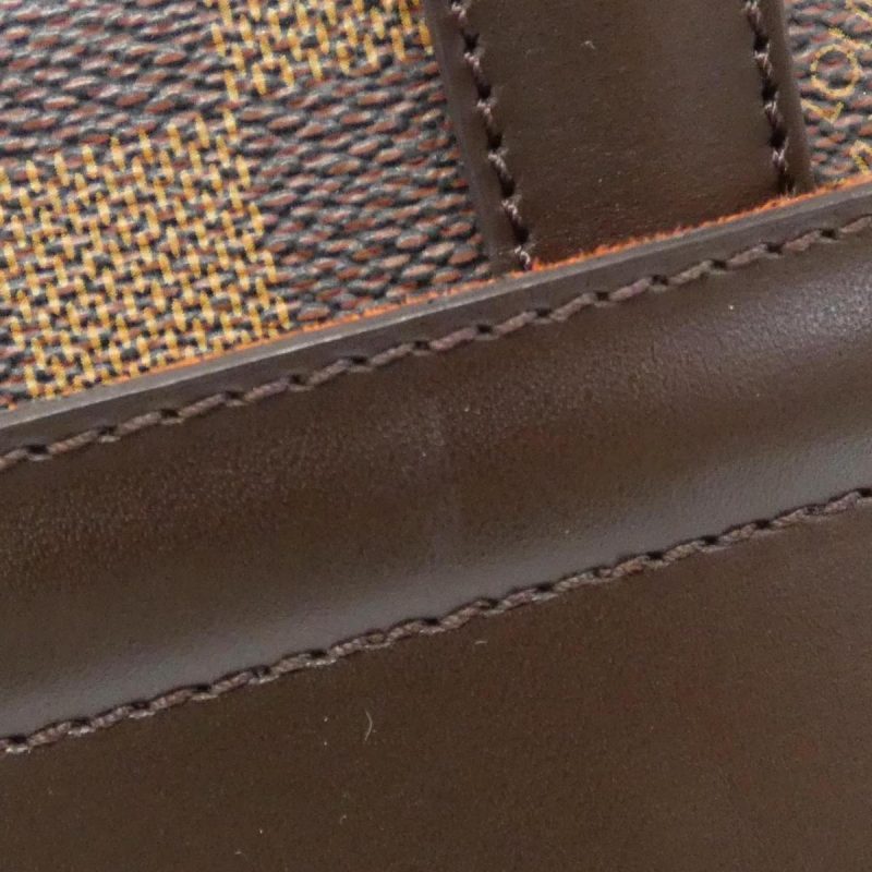 Louis Vuitton Daily Pouch - Image 4