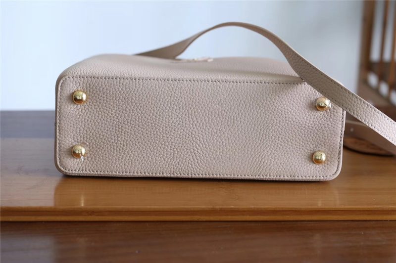 Louis Vuitton Capucines MM Bag - Image 4