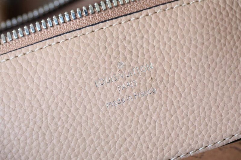 LOUIS VUITTON Bella Tote claim M59203 Monogram Mahina - Image 9