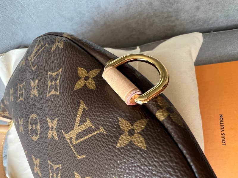 Louis Vuitton Bumbag in Monogram Canvas - Image 14