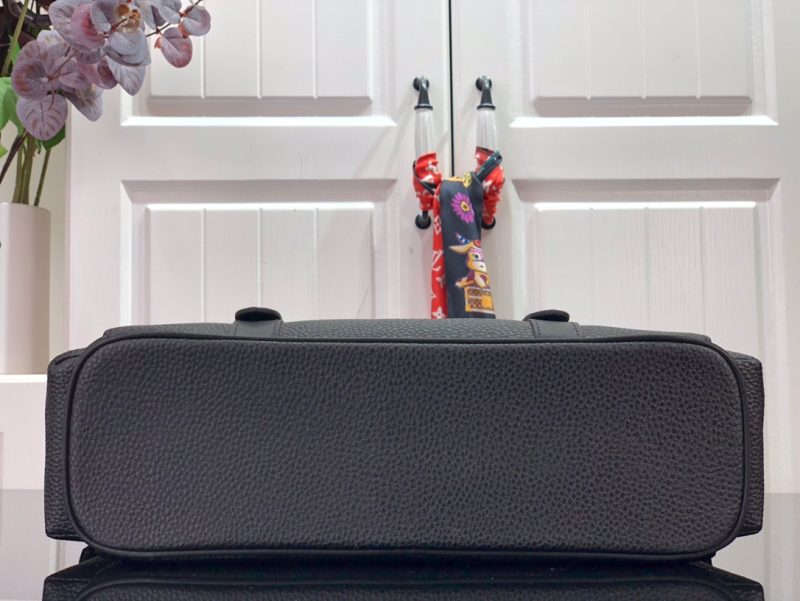 LOUIS VUITTON Christopher MM Backpack Black - Image 4