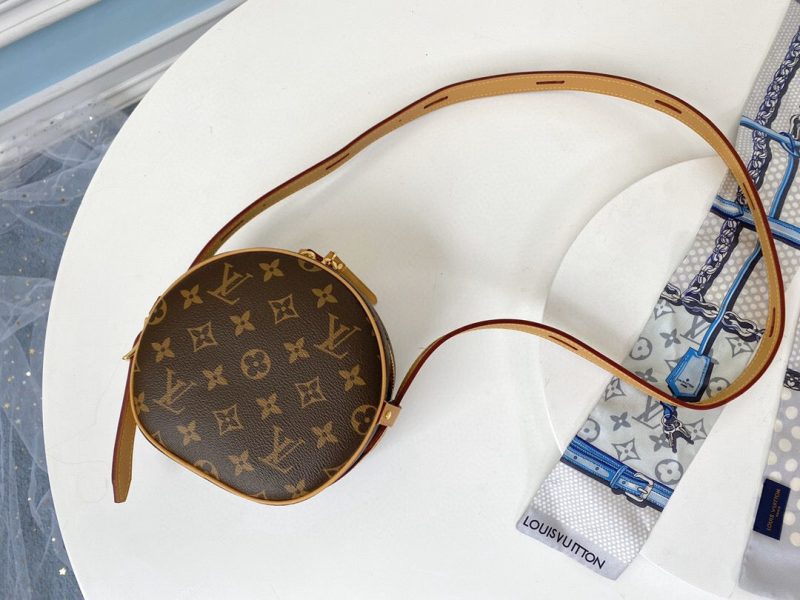 LOUIS VUITTON Boite Flacon Marron M21828 Monogram
