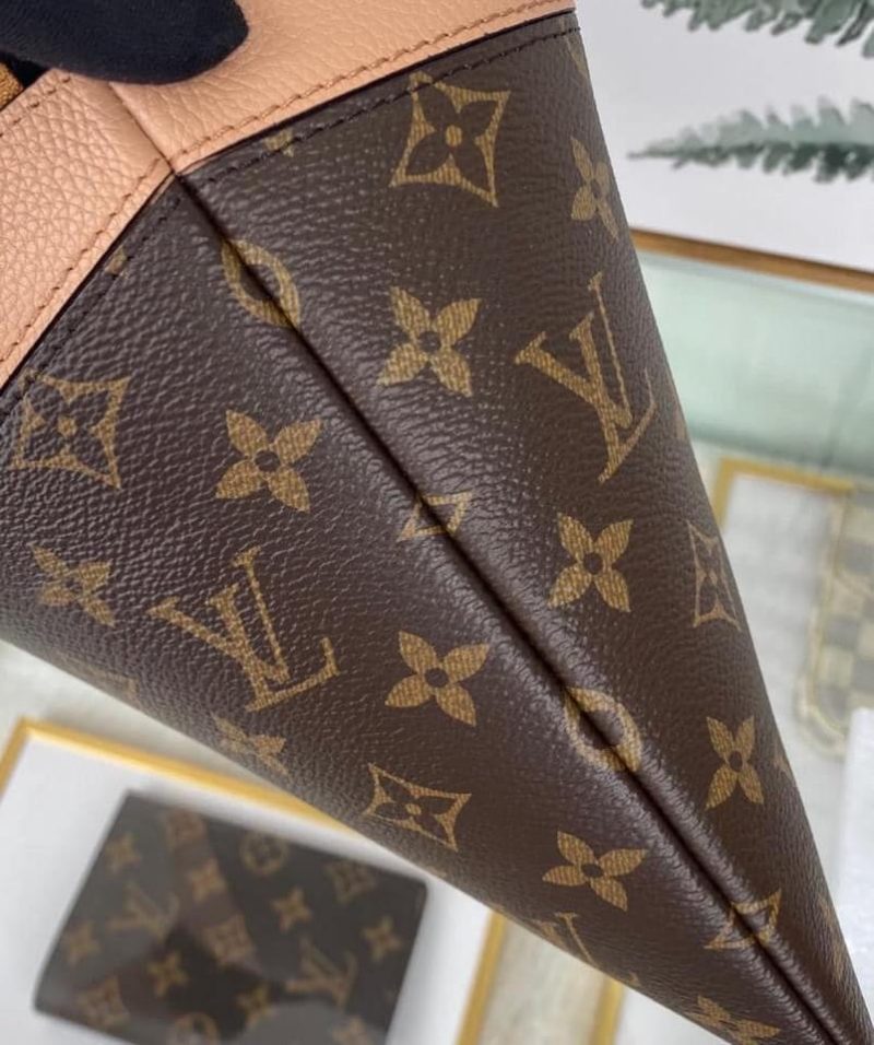 Louis Vuitton Daily Pouch Monogram Empreinte Black - Image 5
