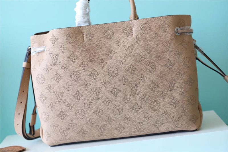 LOUIS VUITTON Bella Tote claim M59203 Monogram Mahina - Image 2