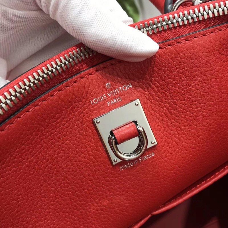 Louis Vuitton CiteCanvas Shoulder Bag () - Image 4
