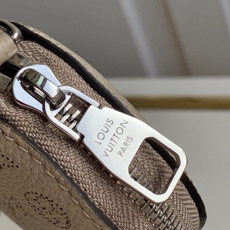 Louis Vuitton Bella Handbag - Image 5