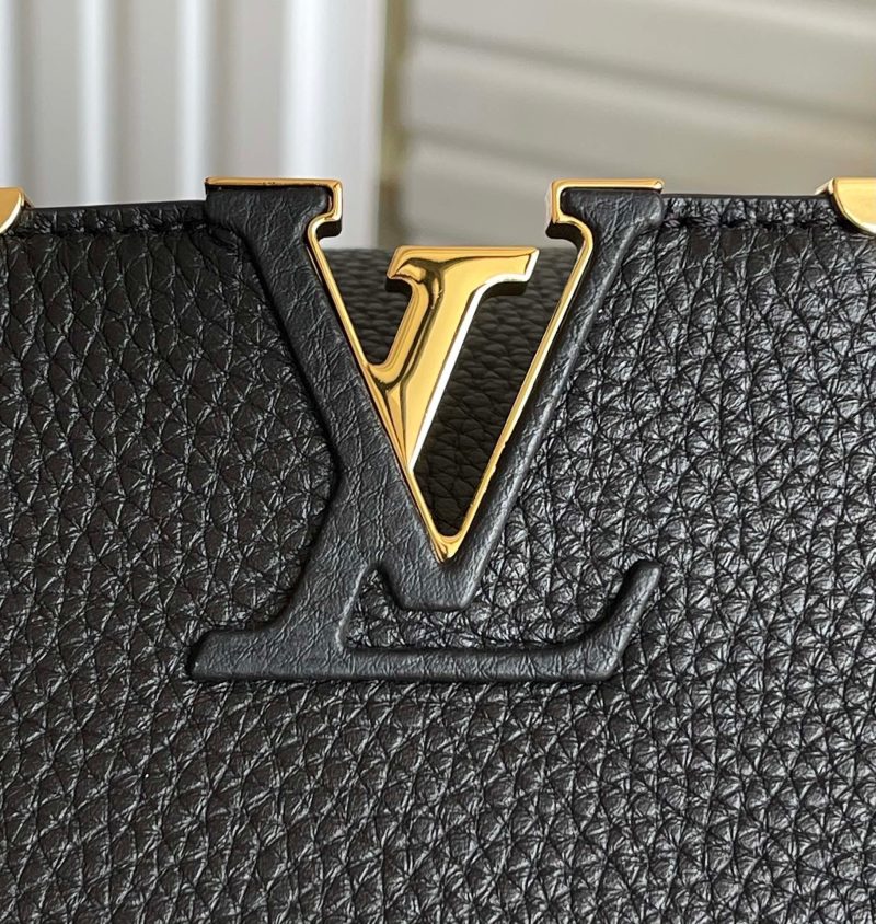 LOUIS VUITTON Capucines MM Beige Arizona - Image 5