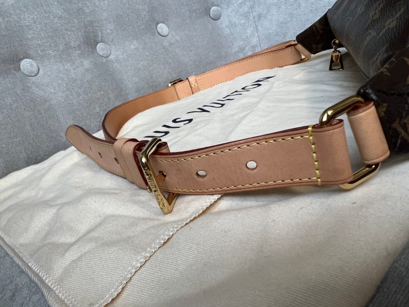 Louis Vuitton Bumbag in Monogram Canvas - Image 10