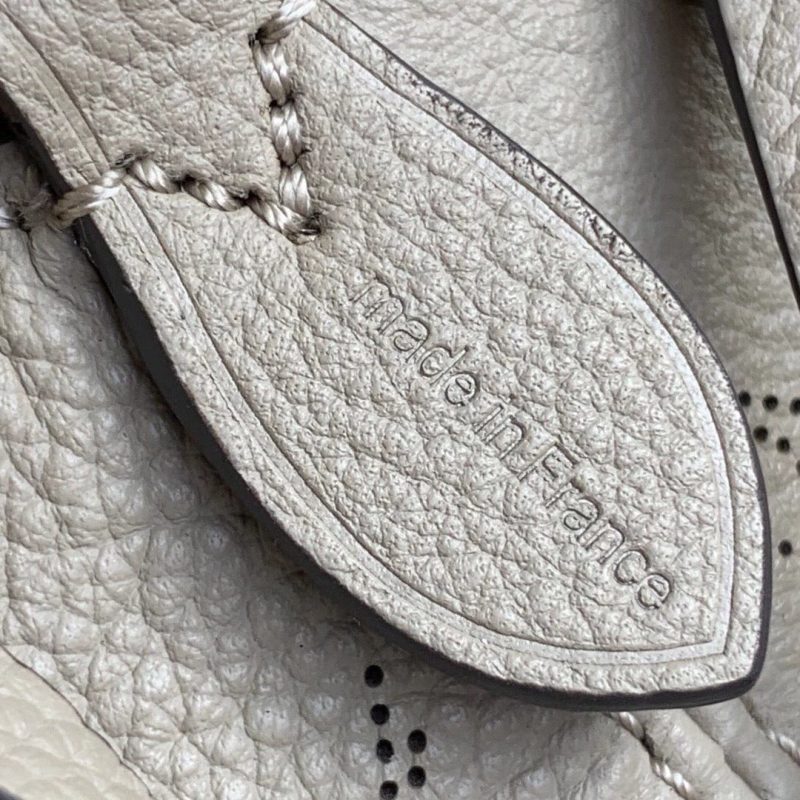 Louis Vuitton Bella Handbag - Image 4