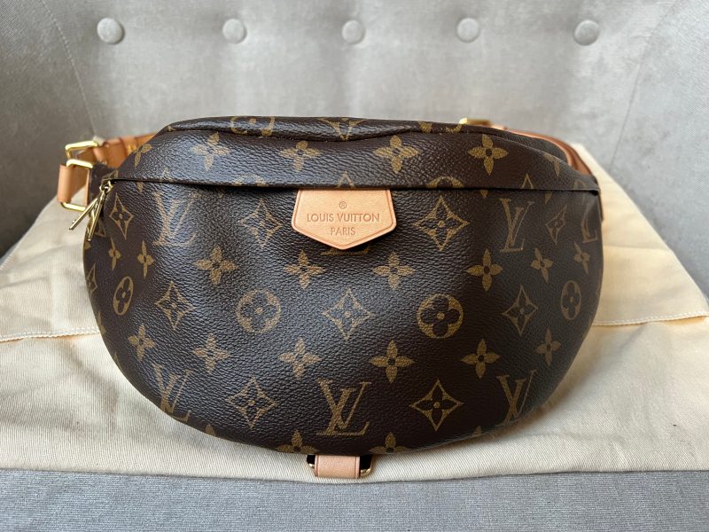 Louis Vuitton Bumbag in Monogram Canvas - Image 4