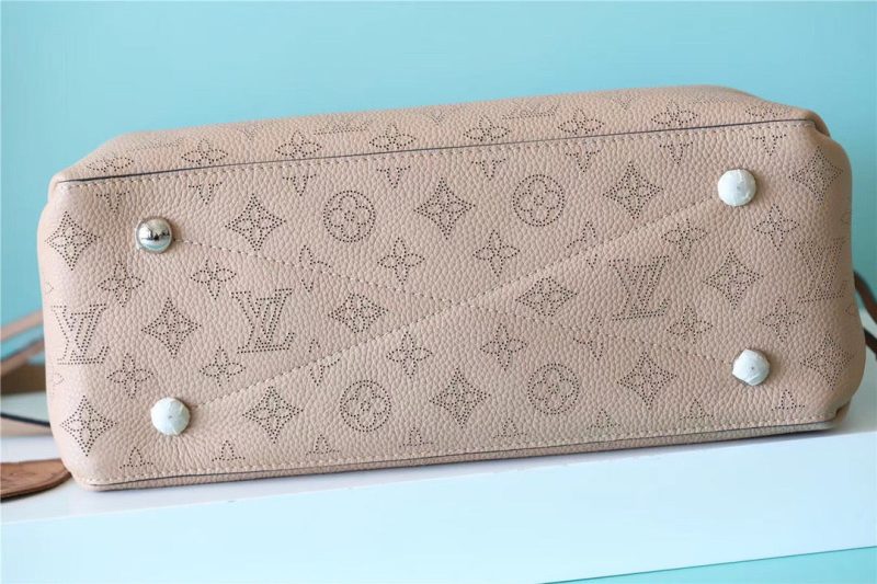LOUIS VUITTON Bella Tote claim M59203 Monogram Mahina - Image 4