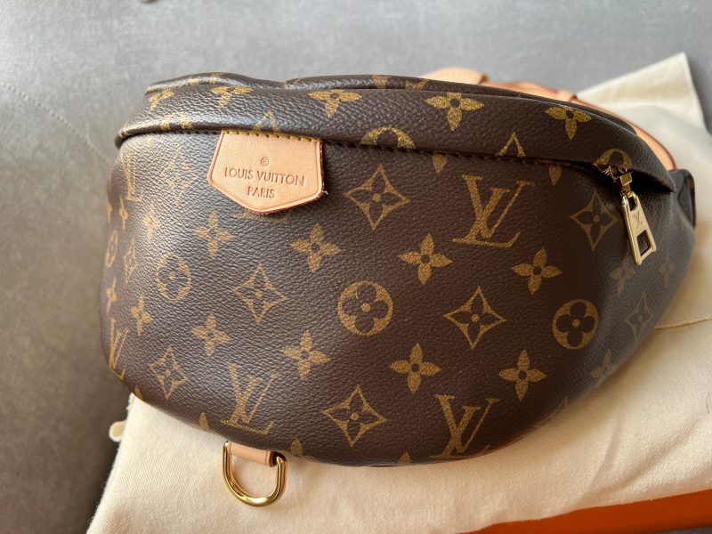 Louis Vuitton Bumbag in Monogram Canvas - Image 6