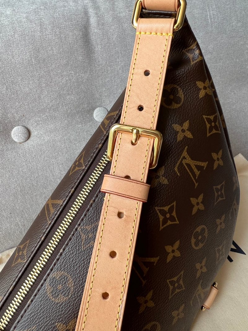 Louis Vuitton Bumbag in Monogram Canvas - Image 18