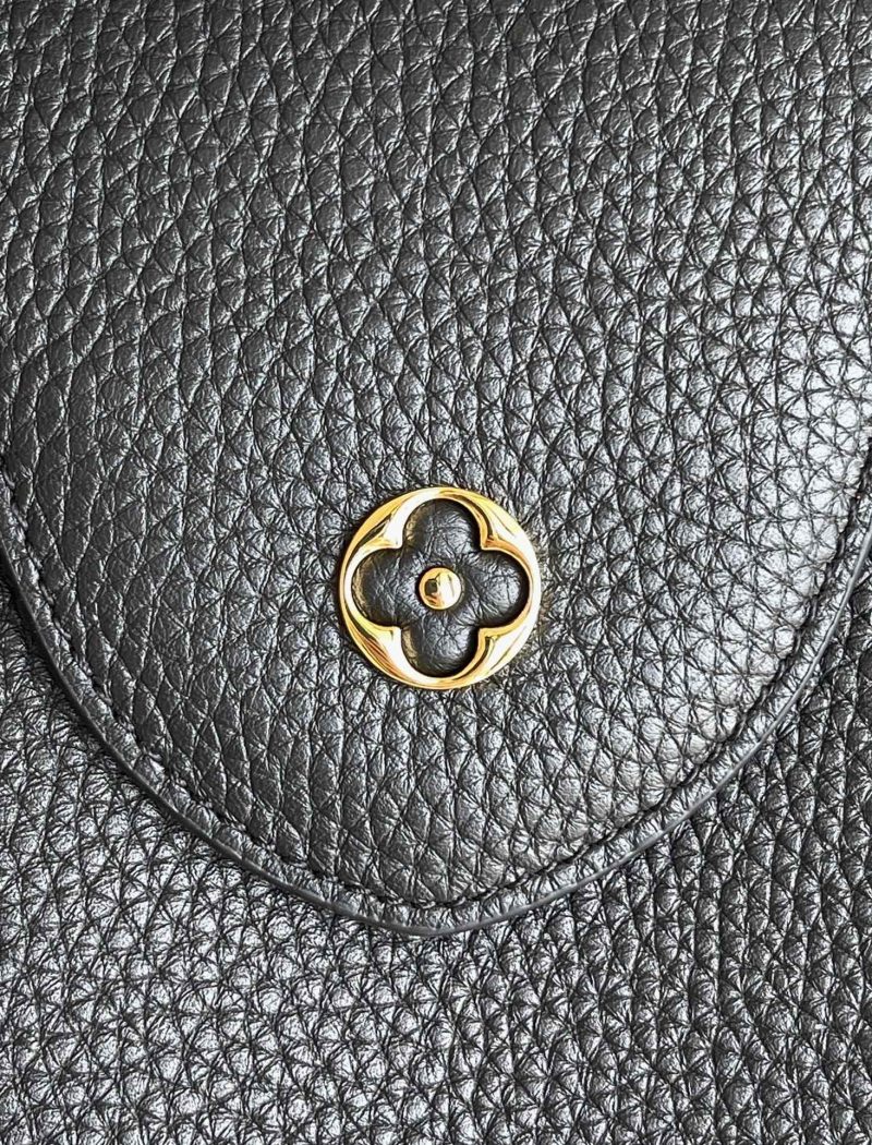 LOUIS VUITTON Capucines MM Beige Arizona - Image 6