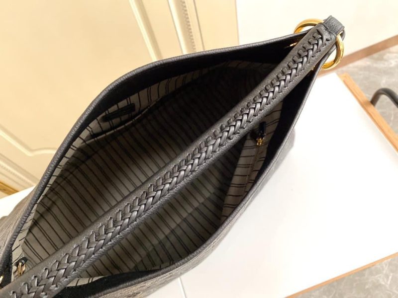 LOUIS VUITTON ARTSY MM BAG - Image 8