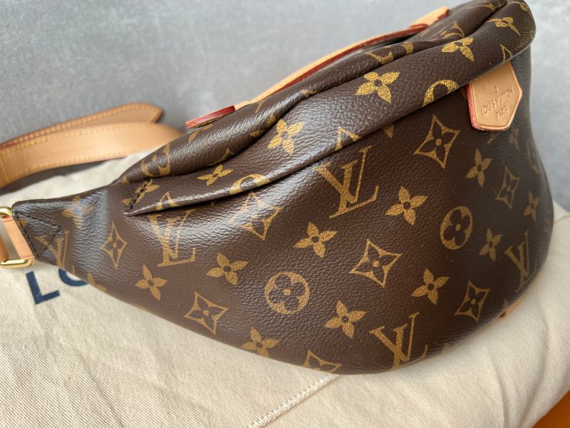 Louis Vuitton Bumbag in Monogram Canvas - Image 11