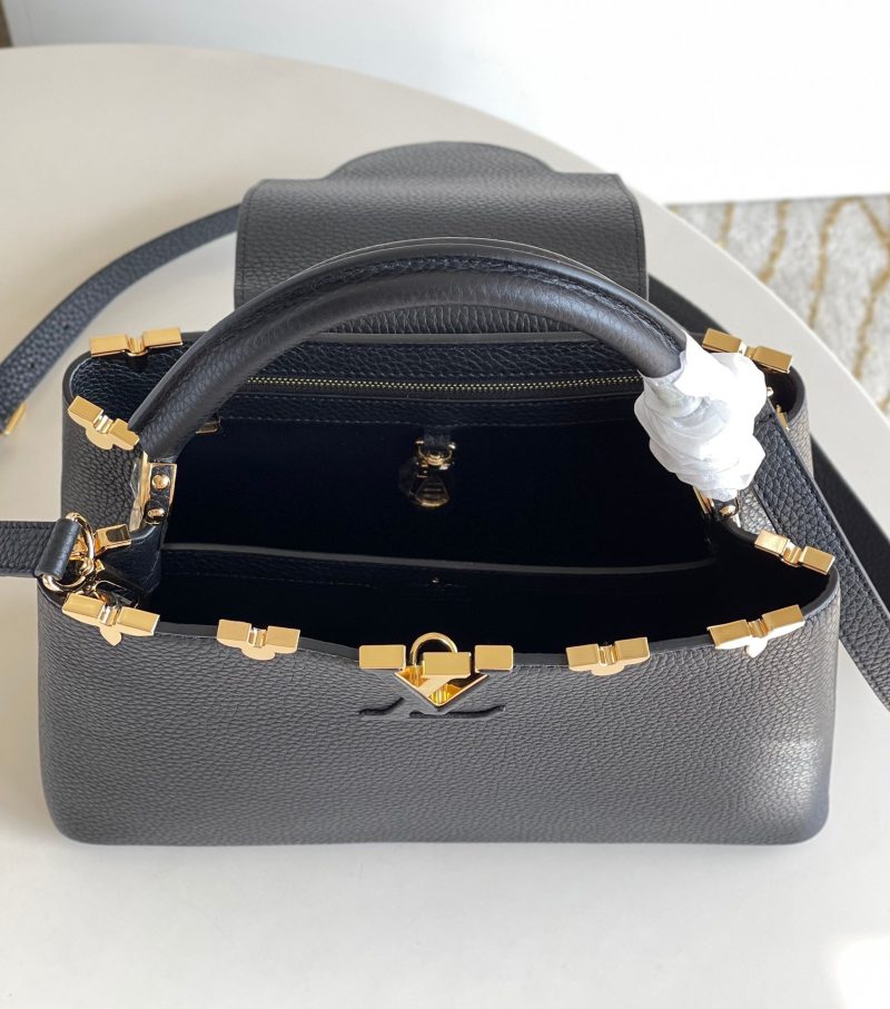LOUIS VUITTON Capucines MM Beige Arizona - Image 7