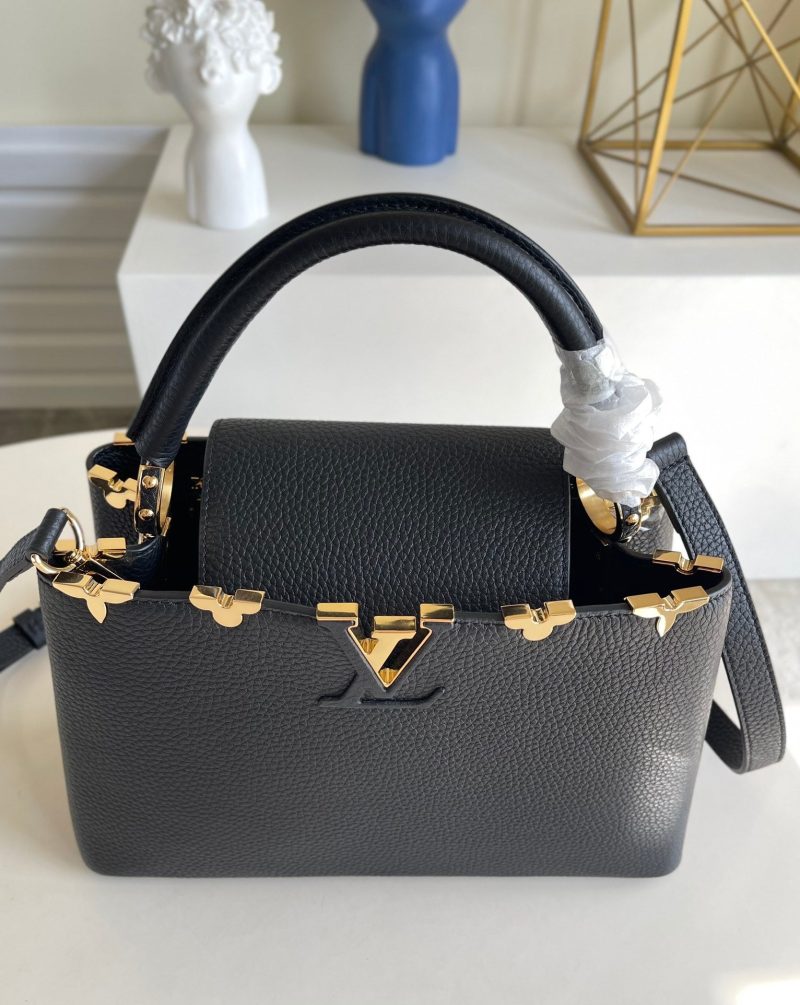 LOUIS VUITTON Capucines MM Beige Arizona - Image 9